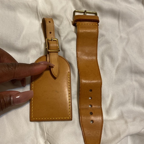 Authentic LOUIS VUITTON NAME TAG AND POIGNET SET - Picture 6 of 8
